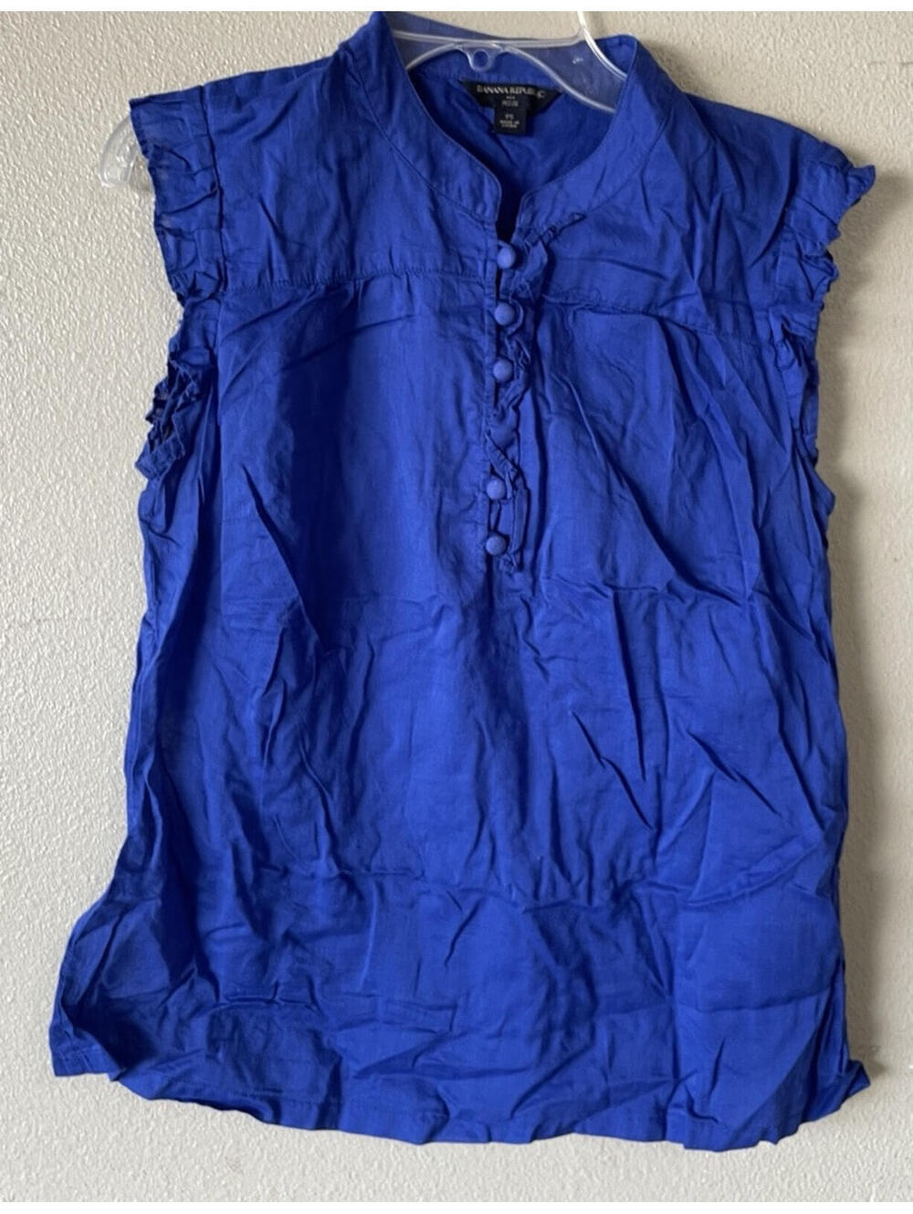 Banana Republic Blouse Petite Small  Blue Purple Colored Sleeveless Half Button